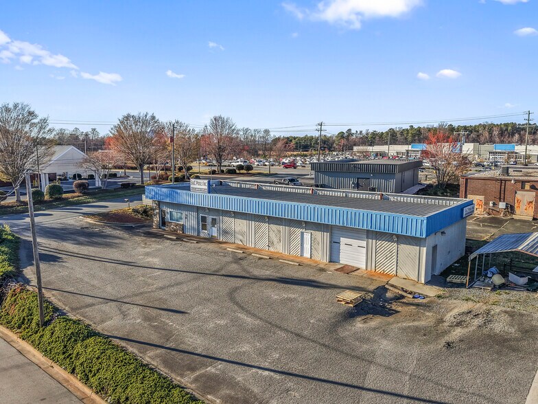 More Photos Of 111 Angela Dr, King General Retail For Sale