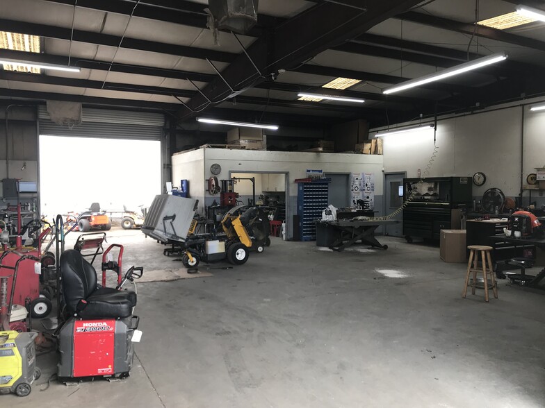 5877 E Clinton Ave, Fresno, CA 93727 Industrial For Lease