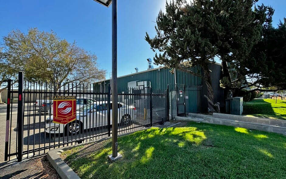 More Photos Of 6925 Luther Dr, Sacramento Warehouse For Sale