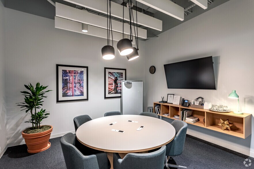 More Photos Of 101 N Tryon St, Charlotte Office For Lease