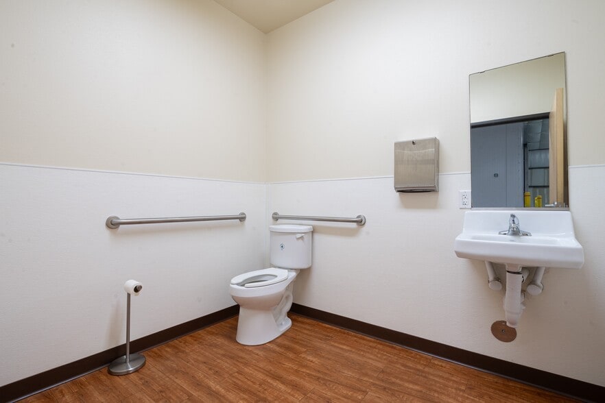 More Photos Of 113 Bufkin Ln, Lockhart Refrigeration Cold Storage For Lease