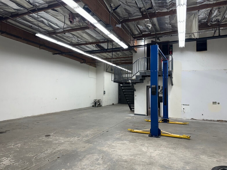 More Photos Of 8000-8010 Wheatland Ave, Sun Valley Manufacturing For Sale