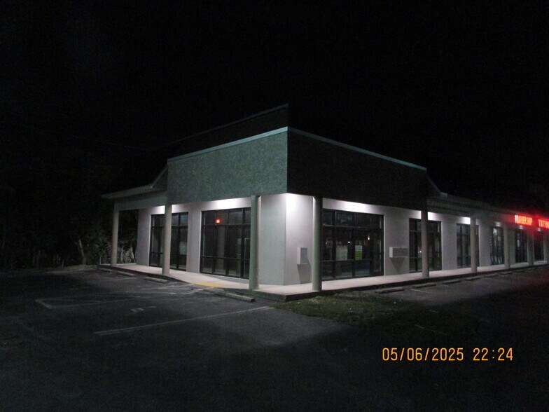 More Photos Of 17230-17250 S Tamiami Trl, Fort Myers Unknown For Lease