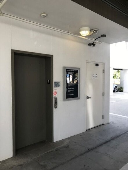 More Photos Of 1348-1358 Fruitville Rd, Sarasota Office Residential For Lease