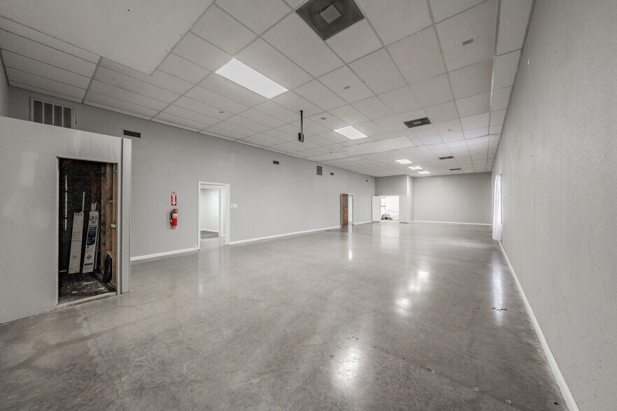 More Photos Of 7235 Glenview Dr, Richland Hills Office For Sale