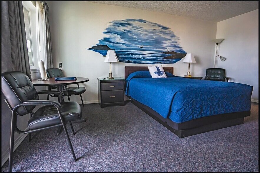 More Photos Of 460 Highway 101, Bandon Hotel For Sale