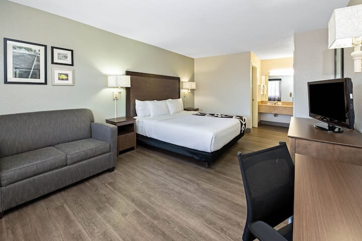 More Photos Of 5981 Okeechobee Blvd, West Palm Beach Hotel For Sale