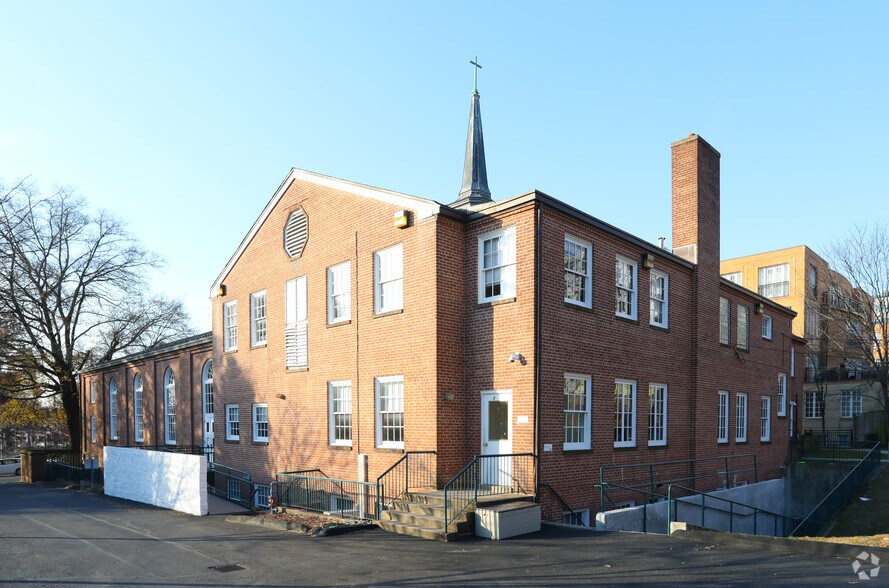 More Photos Of 3655 Calvert St NW, Washington Specialty For Lease