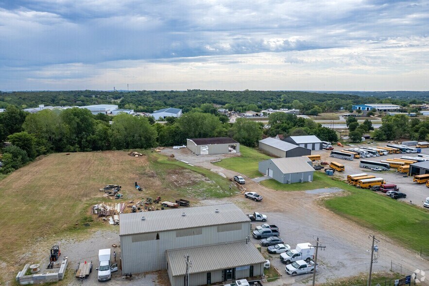 More Photos Of 8511 S Regency Dr, Tulsa Manufacturing For Lease