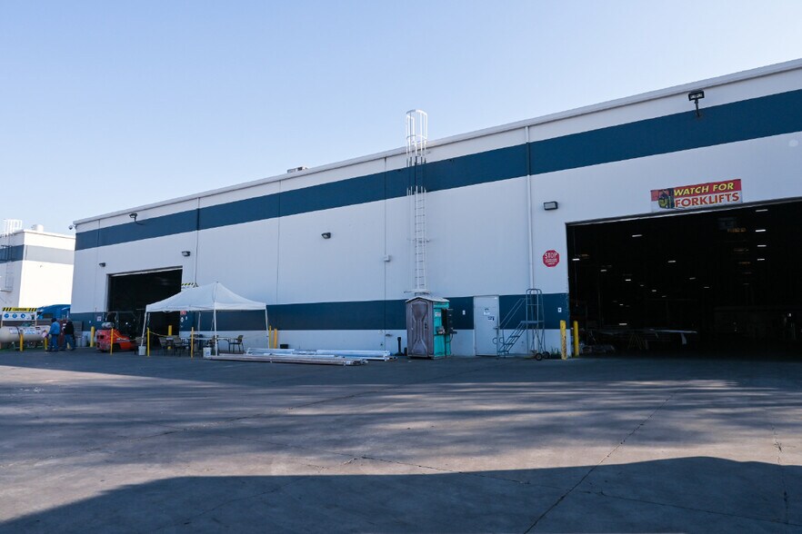 More Photos Of 1360 E North Ave, Fresno Service For Sale