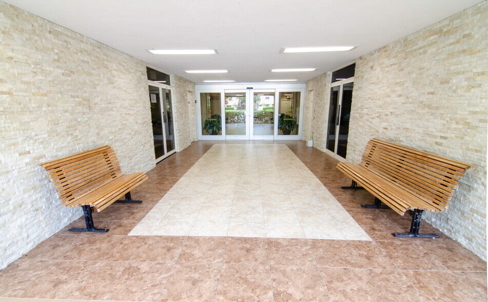 More Photos Of 900 NW 13th St, Boca Raton Medical For Lease