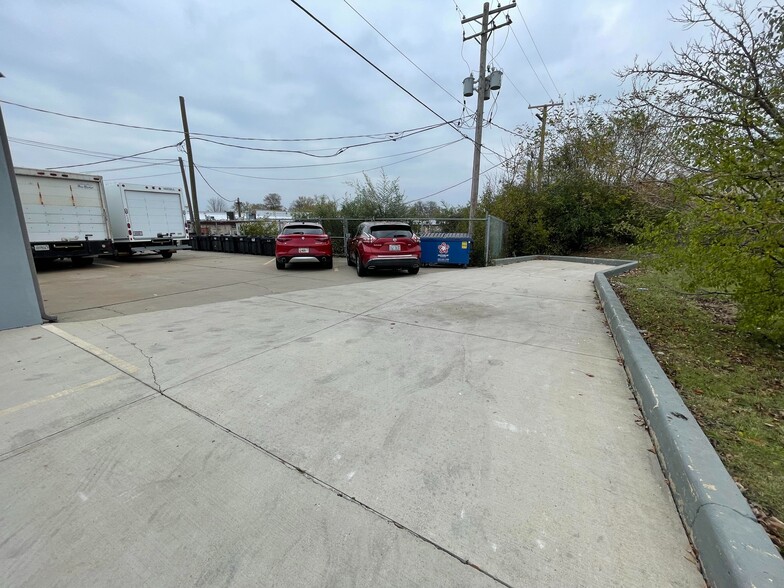 More Photos Of 421 S Addison Rd, Addison Storefront Retail Office For Lease