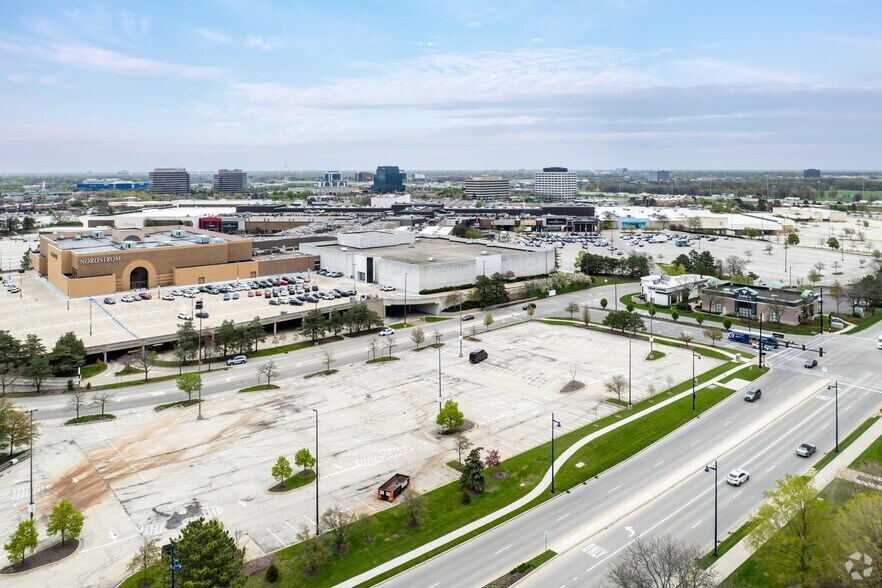 More Photos Of 5 Woodfield Mall, Schaumburg Unknown For Sale