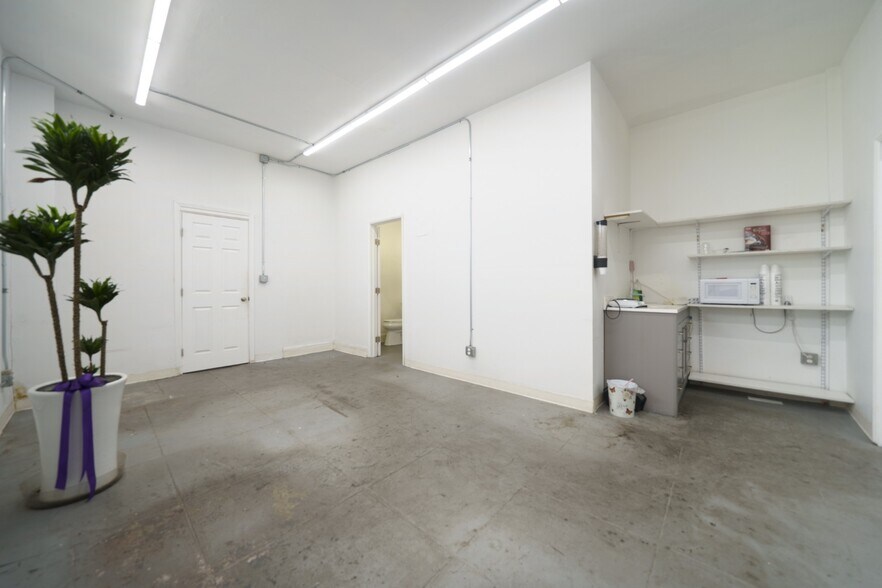 More Photos Of 3515 S Avalon Blvd, Los Angeles Warehouse For Sale