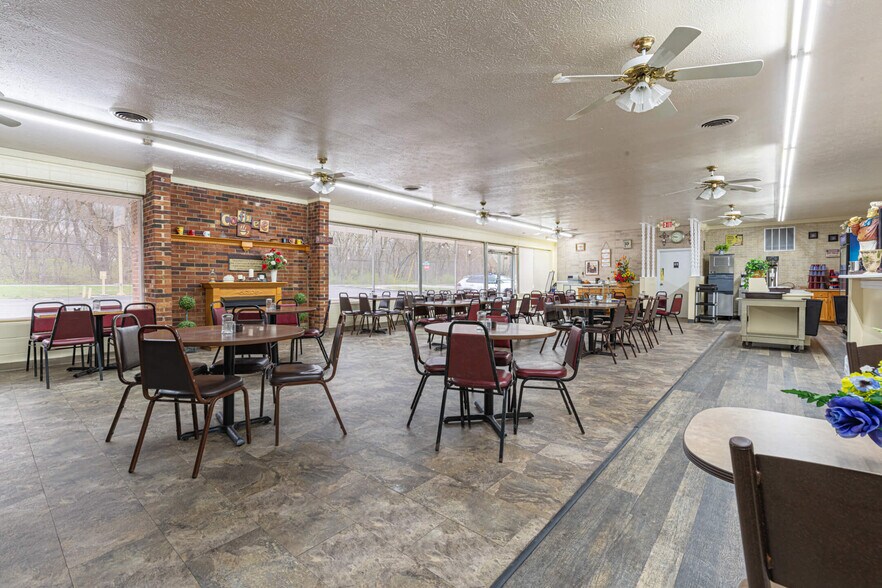 More Photos Of 749-751 Dayton Oxford Rd, Carlisle Freestanding For Lease