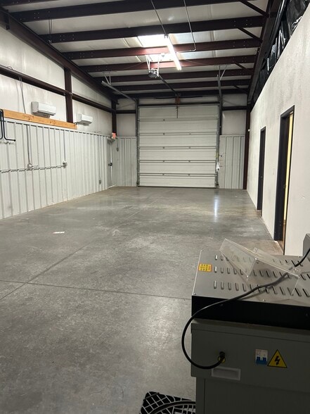 More Photos Of 700 S Bennett Dr, Dewey Warehouse For Lease