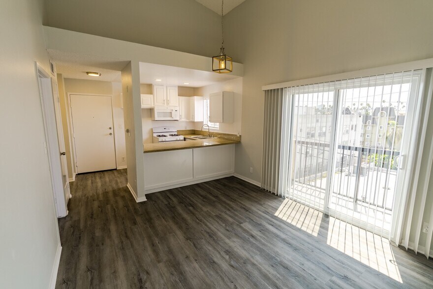More Photos Of 311 S New Hampshire Ave, Los Angeles Apartments For Sale