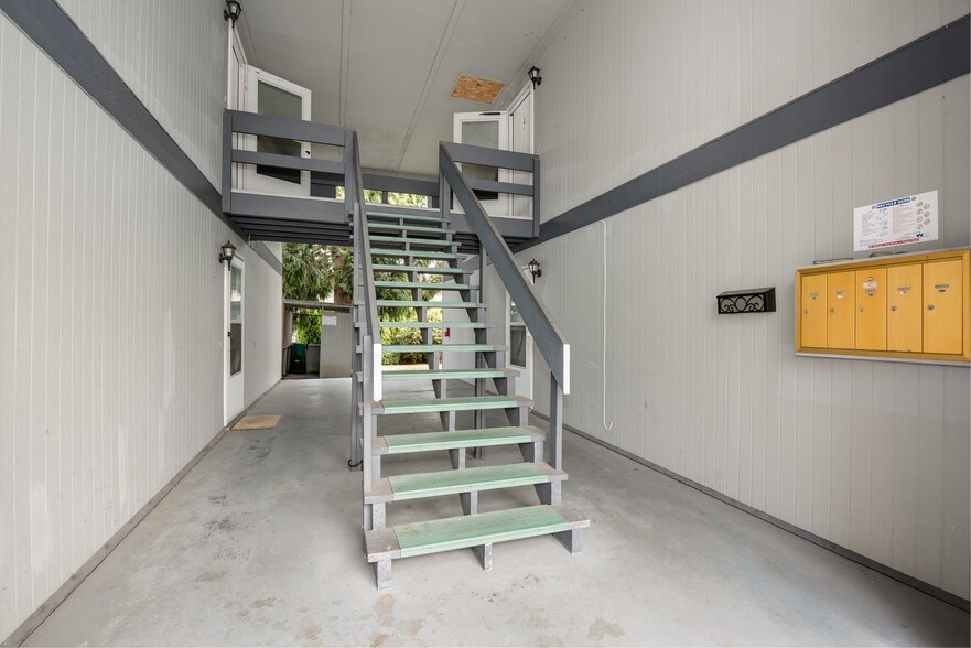 More Photos Of 324 6th Ave S, Kirkland Apartments For Sale