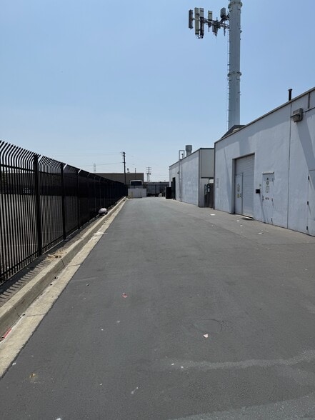 More Photos Of 7801-7807 Telegraph Rd, Montebello Flex For Lease