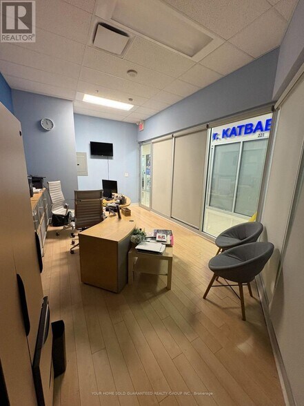 More Photos Of 7163 Yonge St, Markham Apartments For Sale