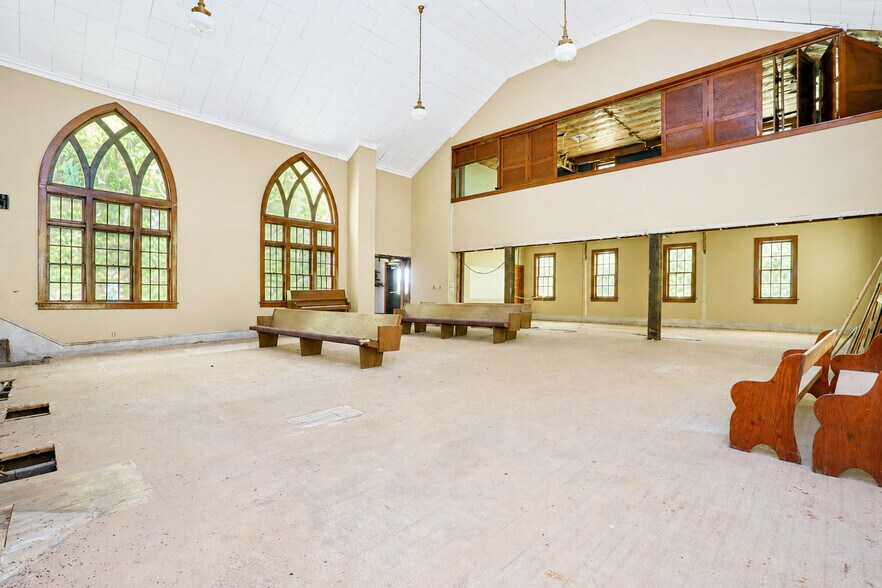 More Photos Of 302 S 2nd St, Polk City Lodge Meeting Hall For Sale