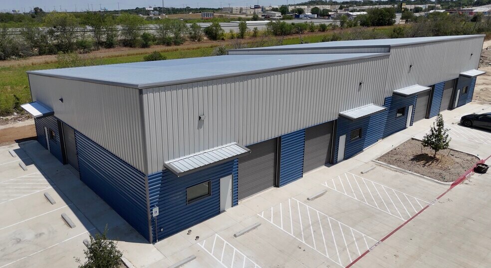 More Photos Of 18735 Interstate 35 N, Schertz Flex For Lease
