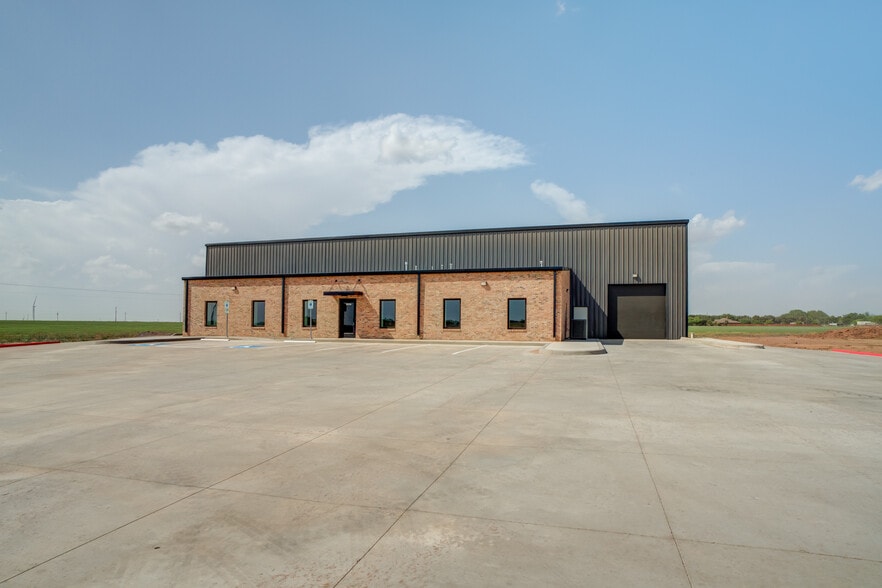 More Photos Of 9014 County Road 6820, Lubbock Distribution For Lease