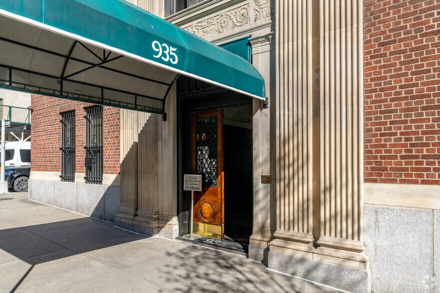 More Photos Of 935 Park Ave, New York Apartments For Sale