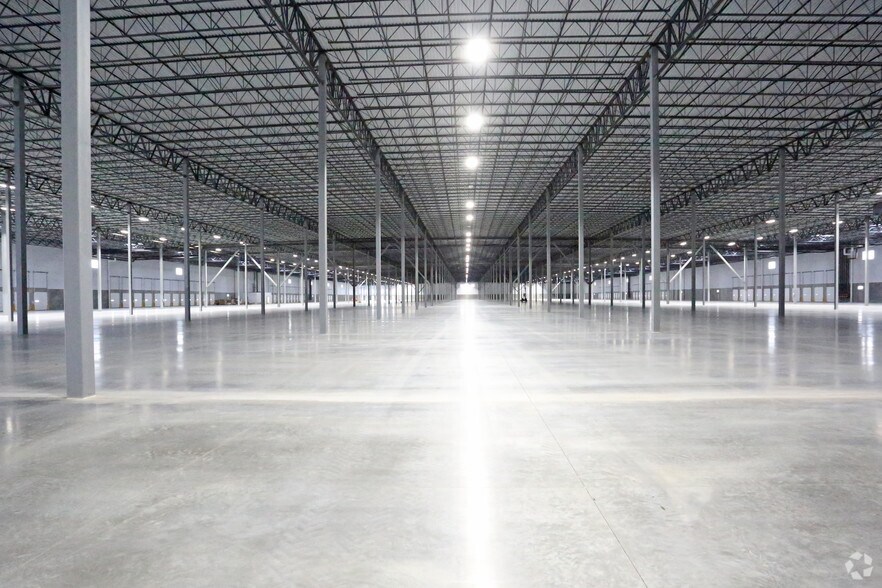 More Photos Of 201 River Ridge Pky, Jeffersonville Warehouse For Lease