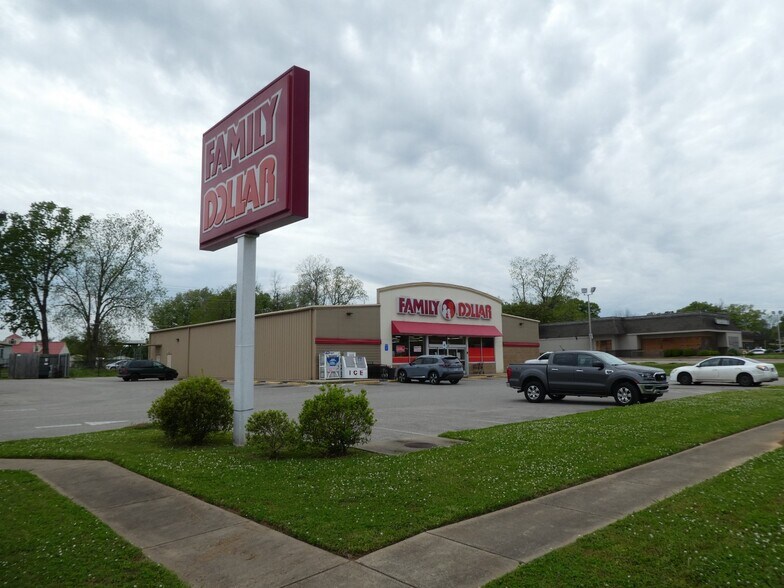 More Photos Of 605 W Market St, Bolivar Freestanding For Sale