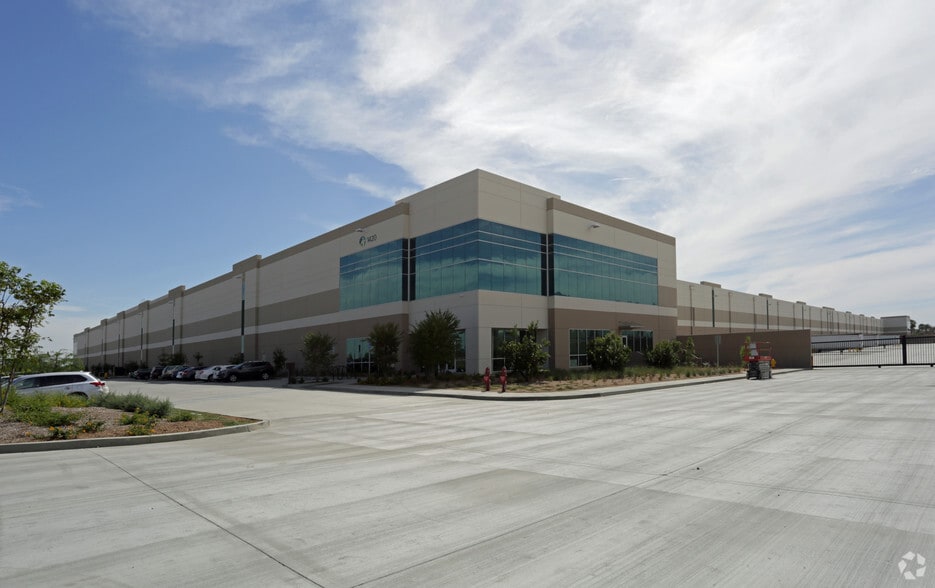 Primary Photo Of 1420 N Tamarind Ave, Rialto Distribution For Lease