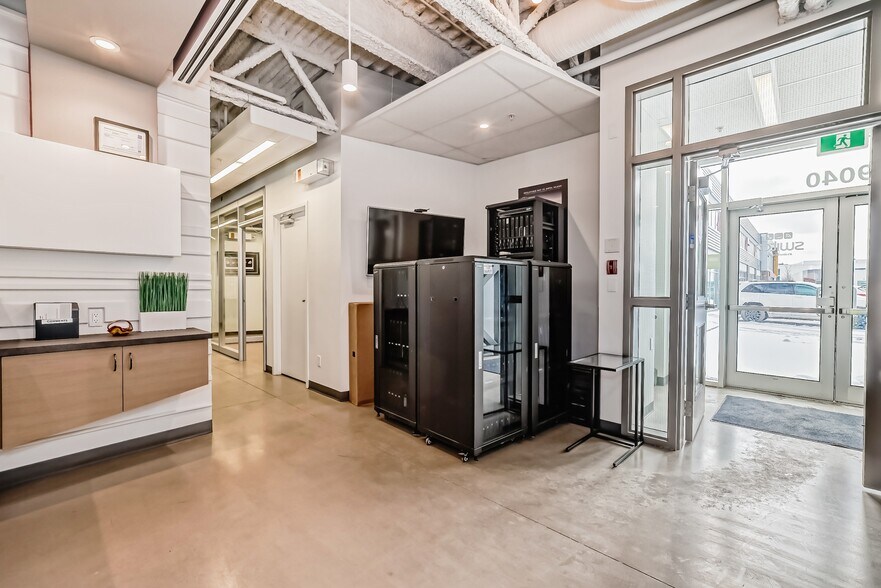 More Photos Of 9040-9058 22nd Ave SW, Edmonton Showroom For Sale