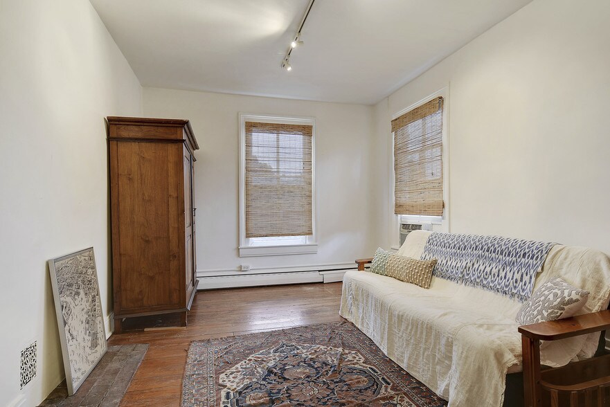 More Photos Of 214 Talbot St, Saint Michaels Storefront Retail Residential For Lease