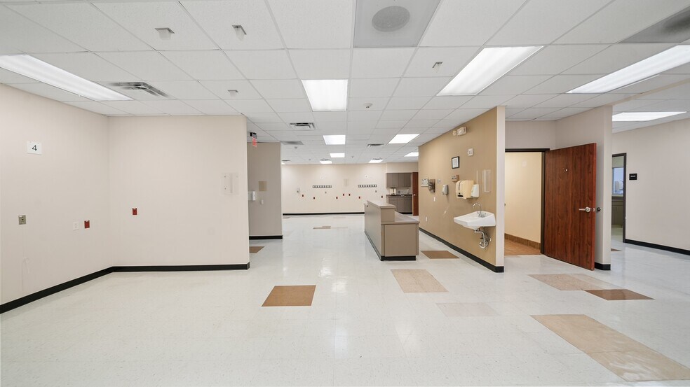 More Photos Of 910 N Highway 146, Baytown Medical For Lease