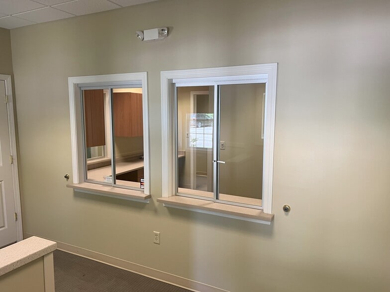 More Photos Of 21 Liberty Dr, Hebron Medical For Sale