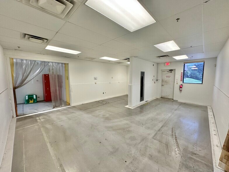 More Photos Of 1470 E Weisgarber Rd, Knoxville Light Distribution For Lease