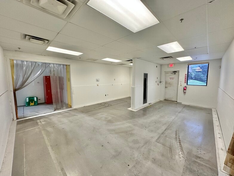 More Photos Of 1470 E Weisgarber Rd, Knoxville Light Distribution For Lease