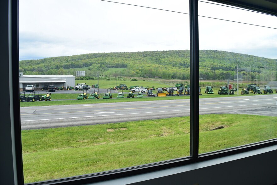 More Photos Of 2013 General Potter Hwy, Centre Hall Showroom For Sale