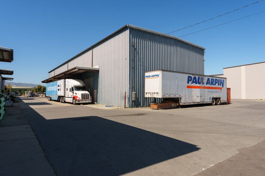 More Photos Of 1359 Dayton St, Salinas Warehouse For Lease
