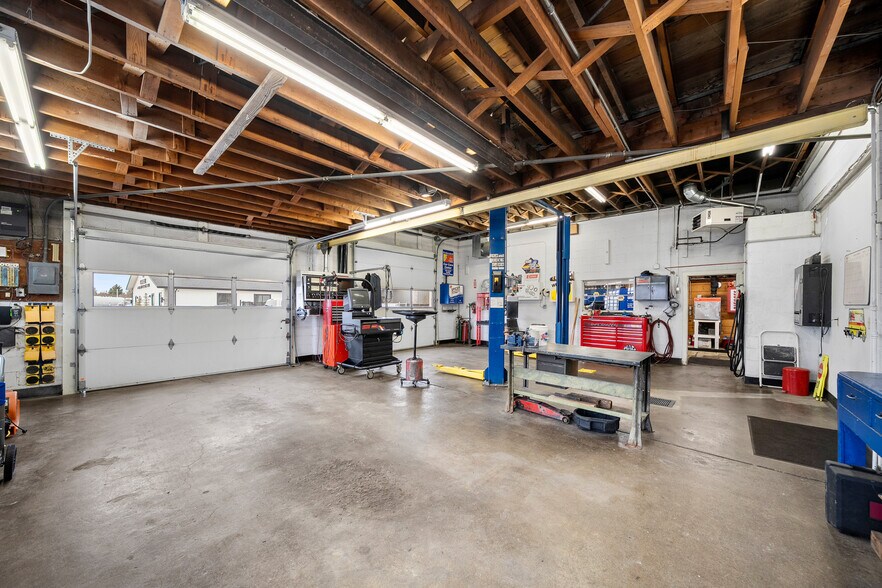 More Photos Of 19009 E Appleway Ave, Spokane Valley Auto Repair For Sale