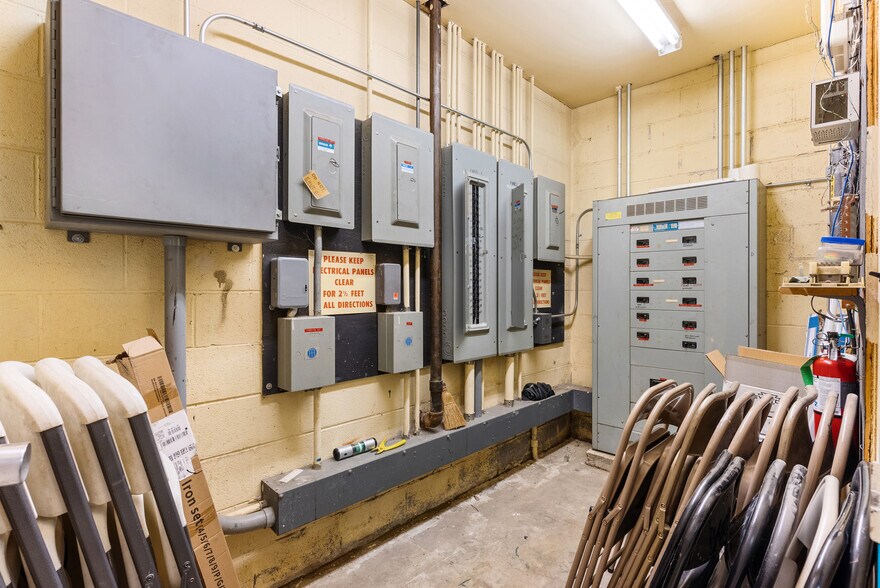 More Photos Of 5054 Miller Rd, Flint Freestanding For Sale