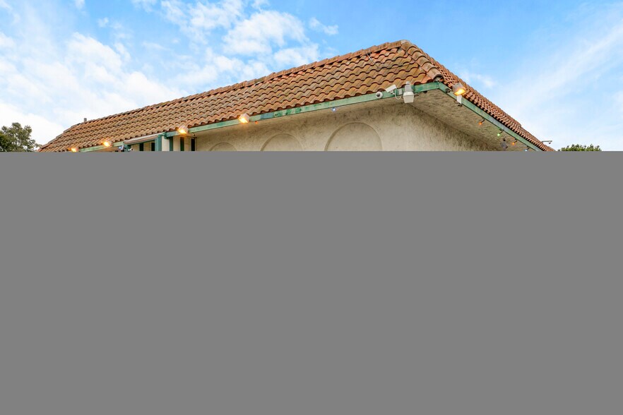 More Photos Of 1825 E Vista Way, Vista Restaurant For Sale