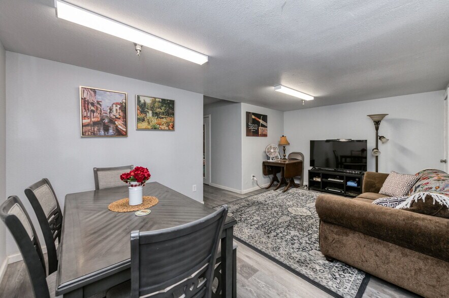 More Photos Of 137 N L St, Dinuba Storefront Retail Residential For Sale