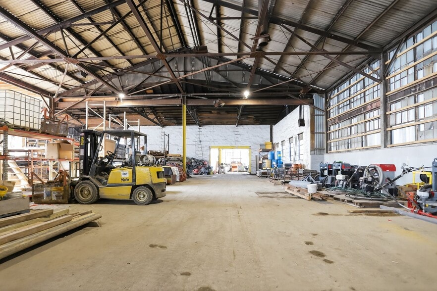 More Photos Of 935 W 6th St, Lansdale Industrial For Sale