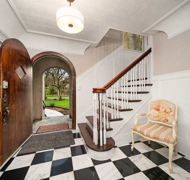 More Photos Of 131 E 12th St, Port Angeles Hotel For Sale