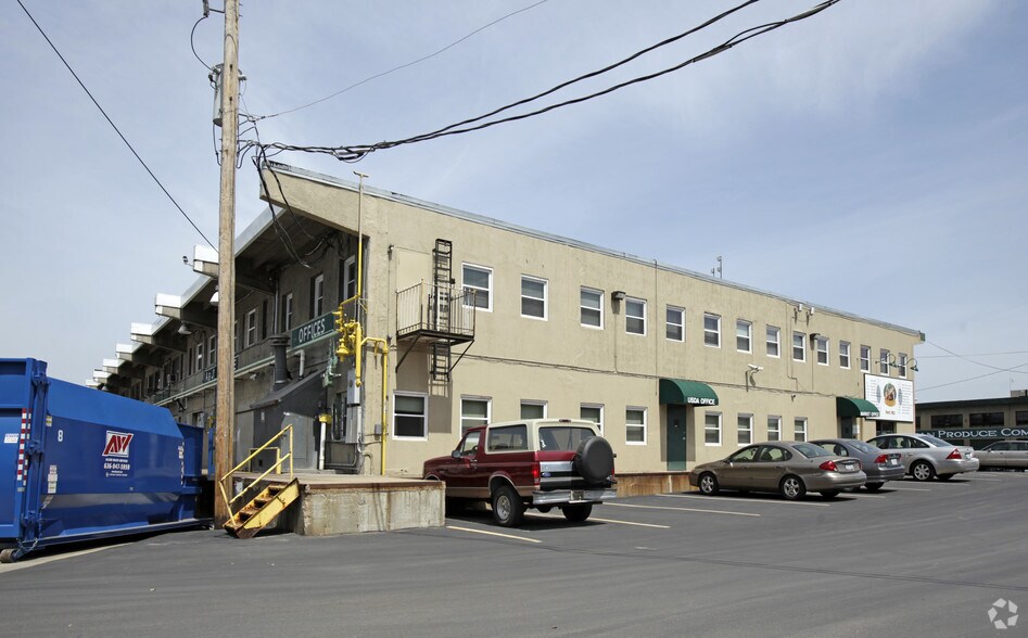 More Photos Of 1-97 N Produce Row, Saint Louis Distribution For Lease