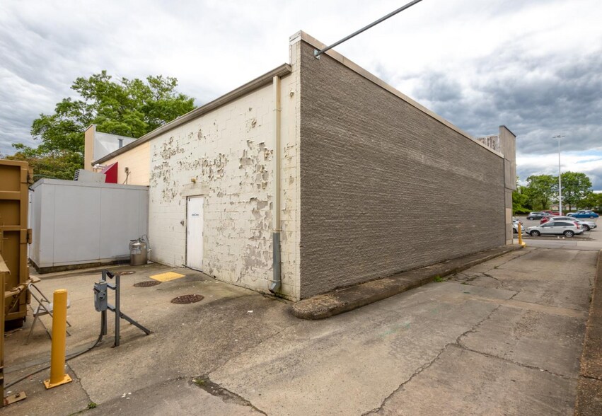 More Photos Of 11500 Midlothian Tpke, Richmond General Retail For Lease