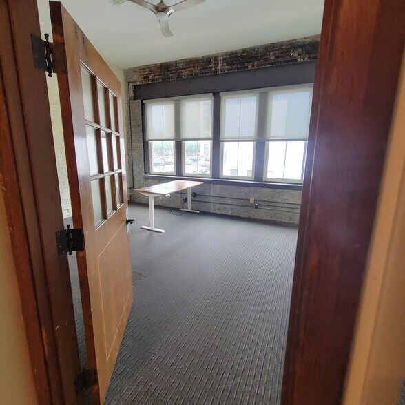 More Photos Of 285 Ellicott St, Buffalo Storefront Retail Office For Lease