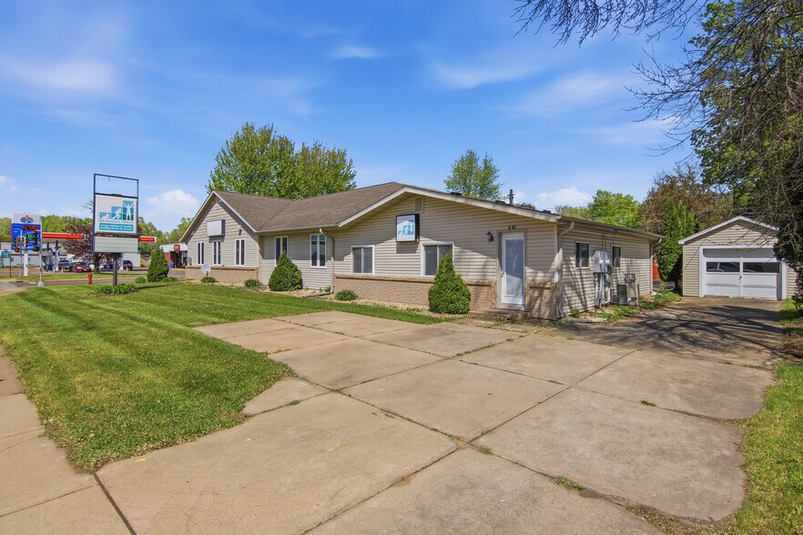 More Photos Of 2108 S Broadway St, Menomonie Office For Sale