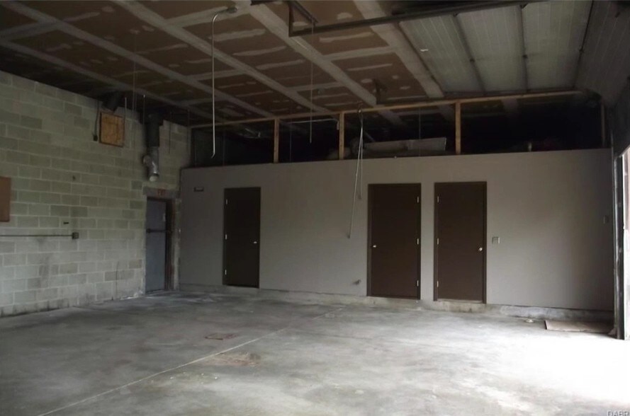 More Photos Of 1150 Old Mill Ln, Beavercreek Auto Repair For Sale